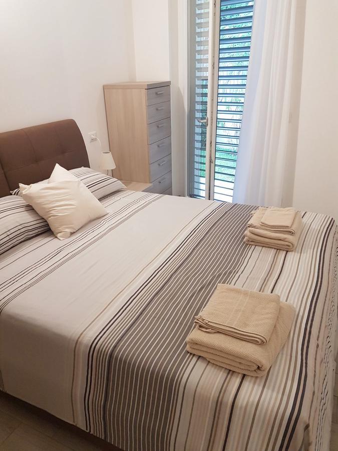 Baia Blu - Luxury Apartments With Pool Cremia Exteriör bild