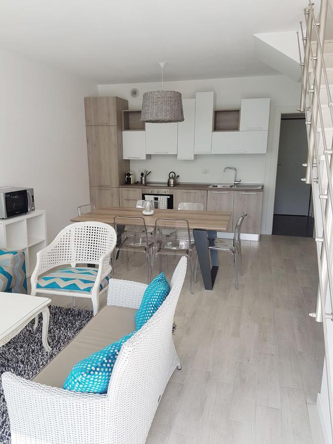 Baia Blu - Luxury Apartments With Pool Cremia Exteriör bild
